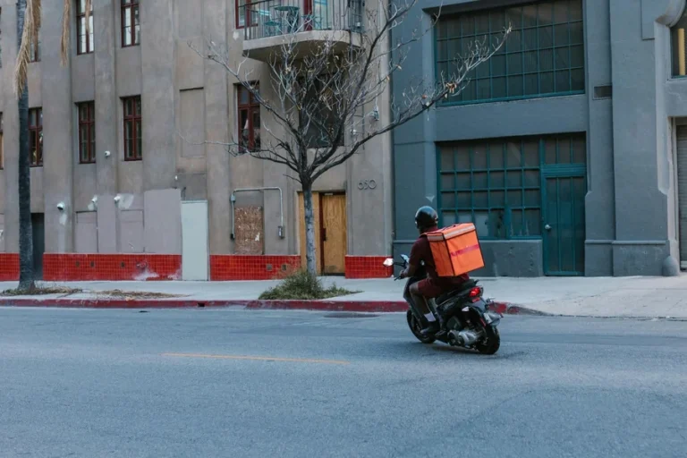How Express Couriers Are Redefining Logistics