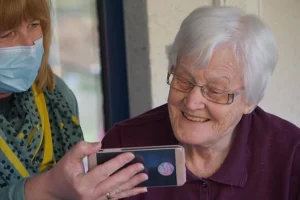 How Seniors Benefit Most from All‑in‑One Connected EHR Systems 