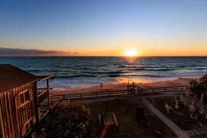 Irvine for Newlyweds: Romantic Hotels, Coastal Walks, and Memorable Meals 