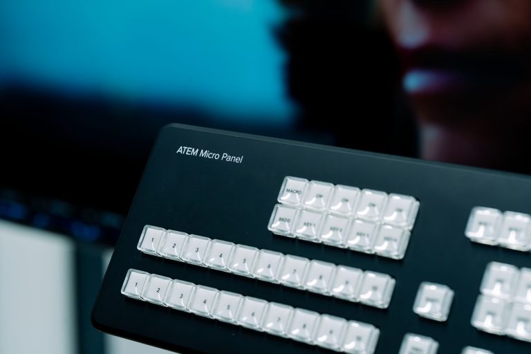 AI Multicam Video Editor for Podcast Switching: How Automatic Camera Cuts Work